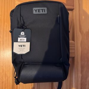 Yeti Crossroads 22L